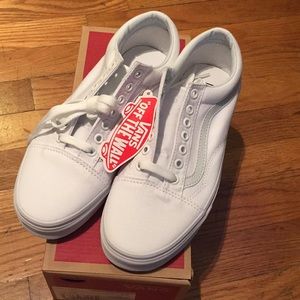NEW VANS WOMENS TRUE WHITE OLD SKOOL SNEAKERS 8